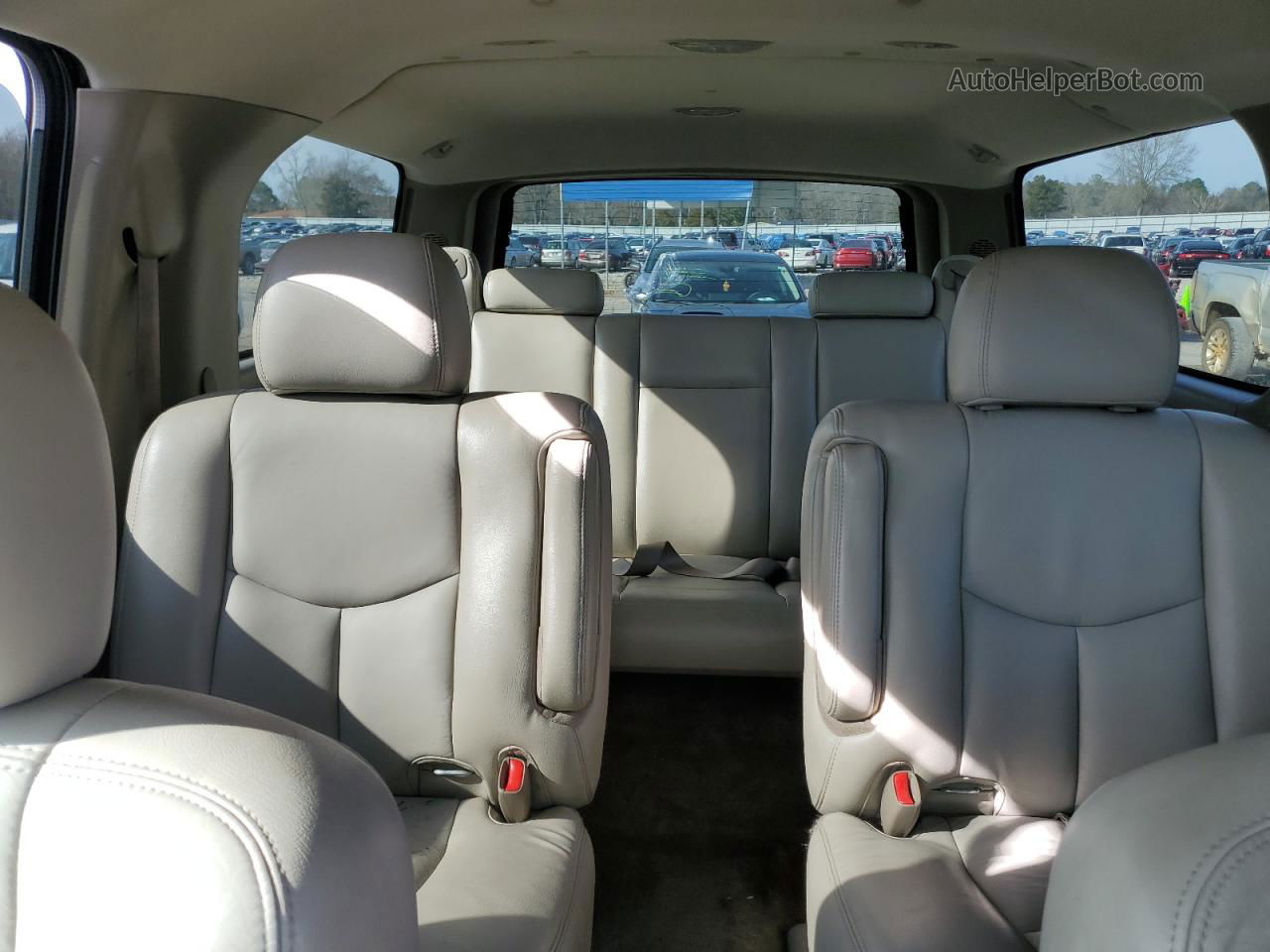 2005 Chevrolet Suburban C1500 Белый vin: 1GNEC16Z65J197399