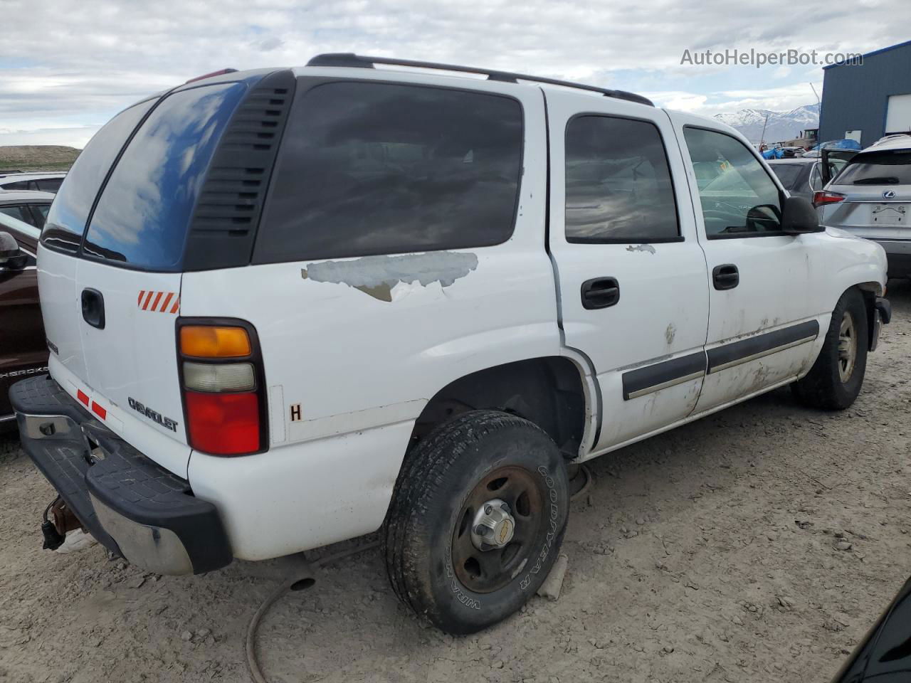 2004 Chevrolet Tahoe K1500 White vin: 1GNEK13Z04R153874