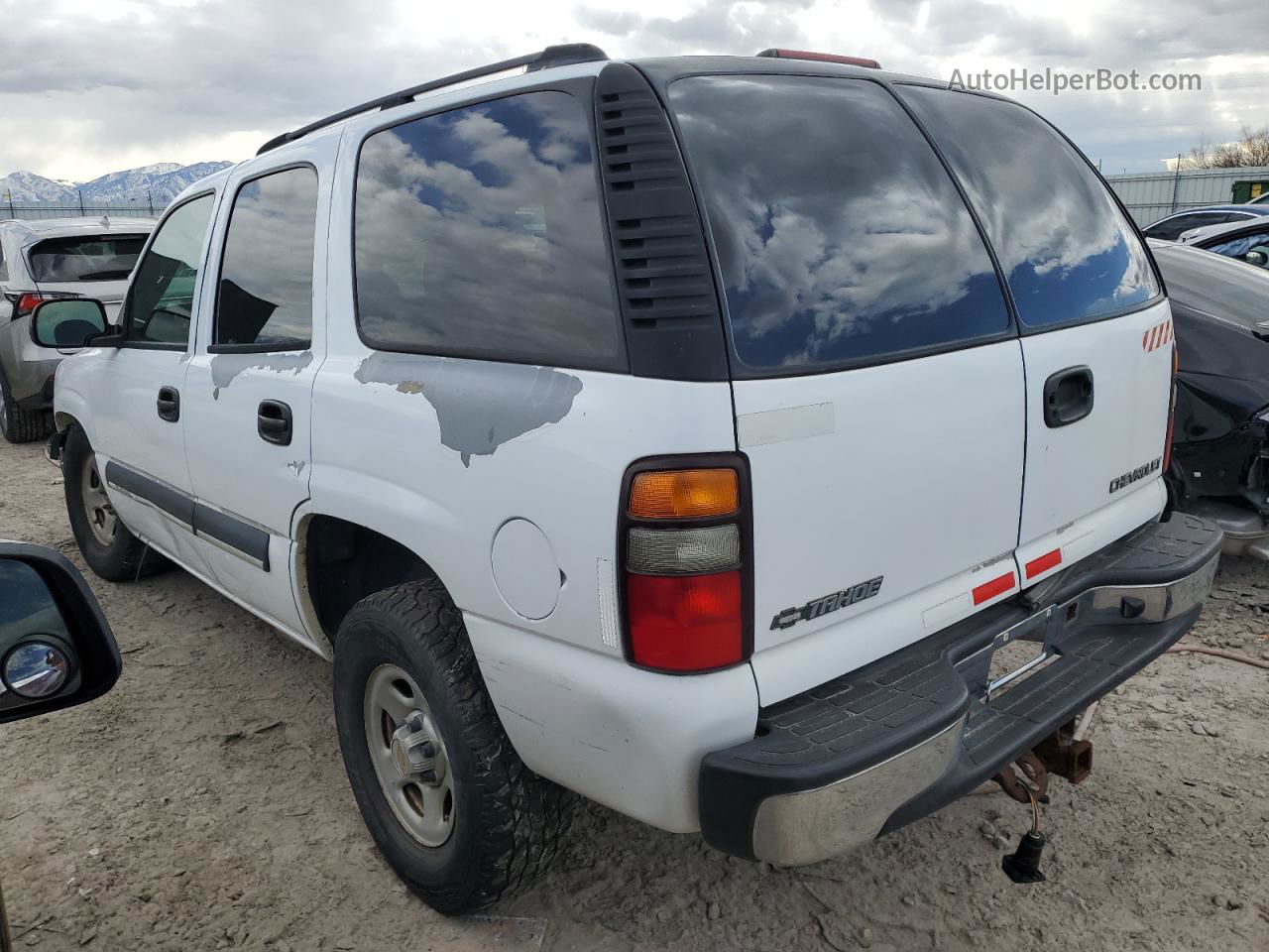 2004 Chevrolet Tahoe K1500 White vin: 1GNEK13Z04R153874