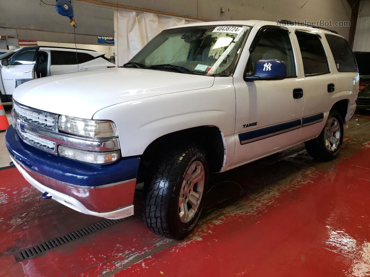 2004 Chevrolet Tahoe K1500 White vin: 1GNEK13ZX4R290644