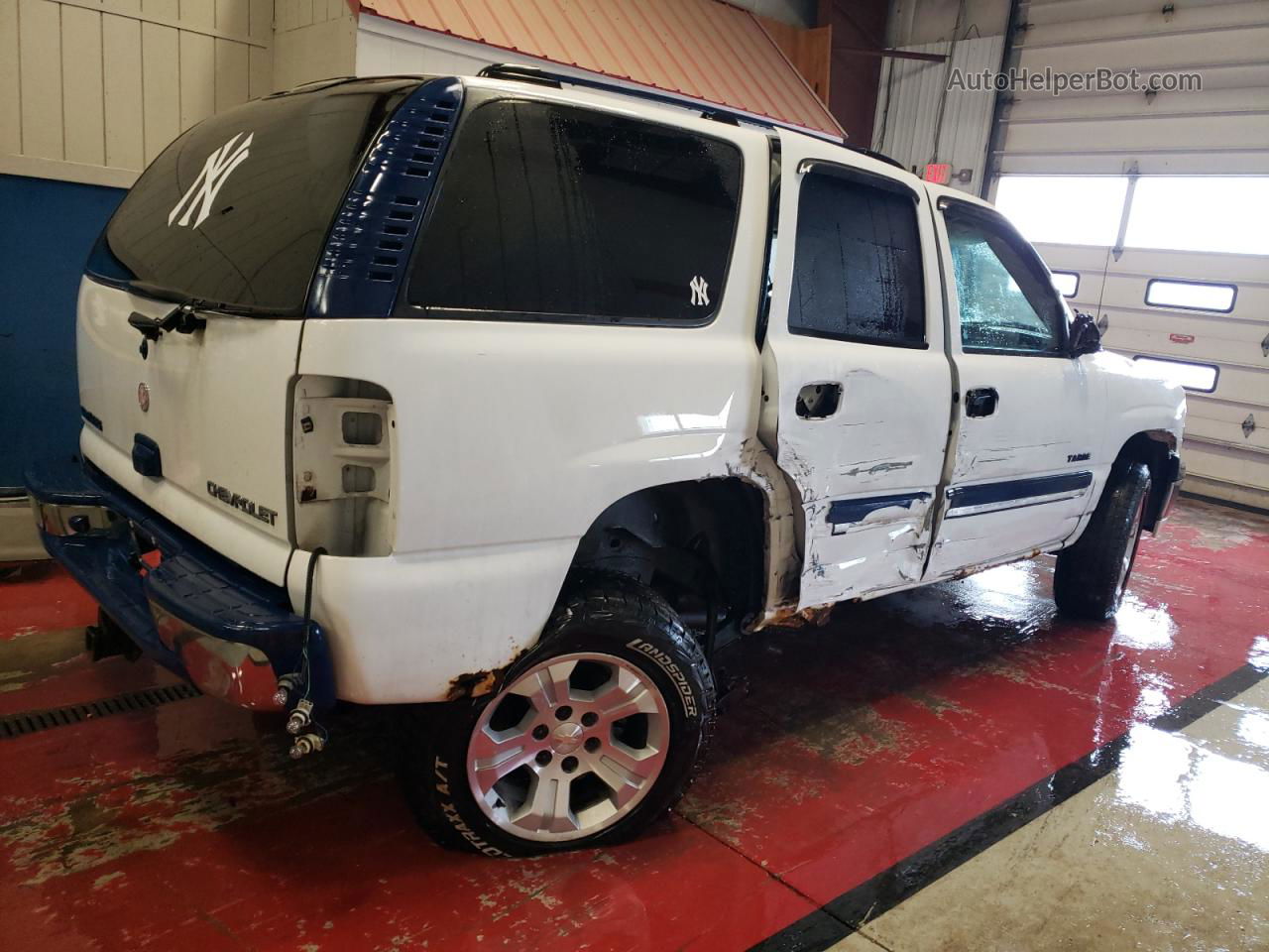 2004 Chevrolet Tahoe K1500 White vin: 1GNEK13ZX4R290644