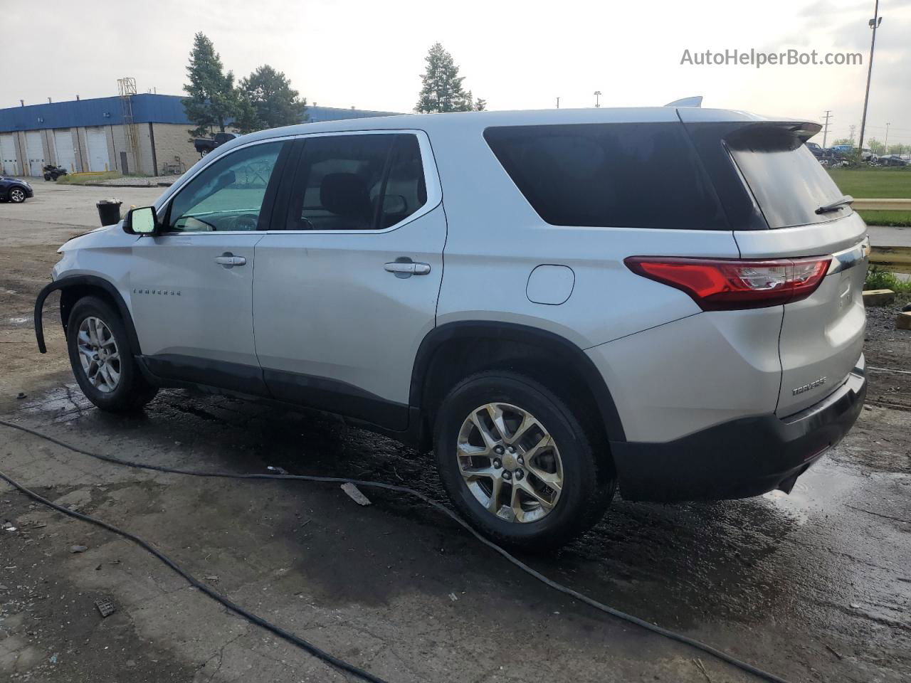 2020 Chevrolet Traverse Ls Silver vin: 1GNERFKW0LJ127384