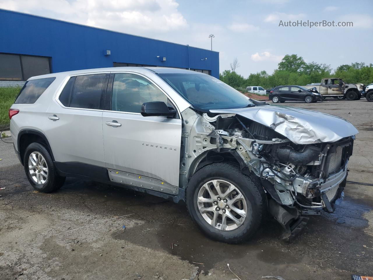 2020 Chevrolet Traverse Ls Серебряный vin: 1GNERFKW0LJ127384