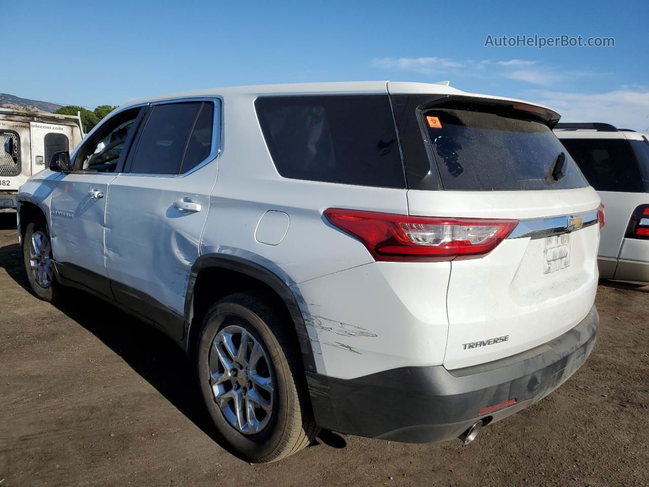 2020 Chevrolet Traverse Ls White vin: 1GNERFKW1LJ236680