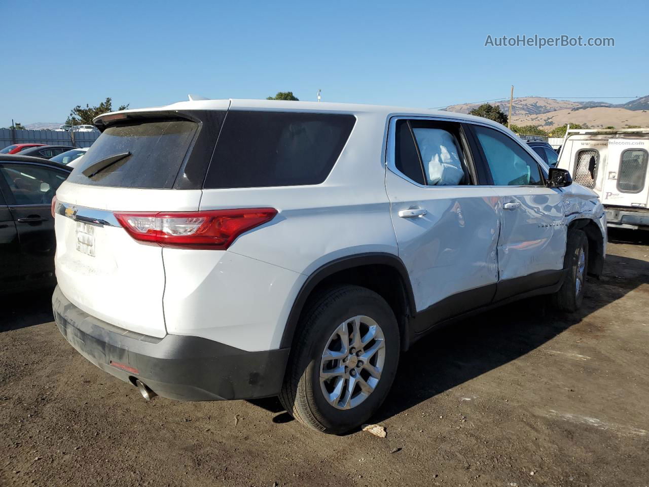 2020 Chevrolet Traverse Ls Белый vin: 1GNERFKW1LJ236680