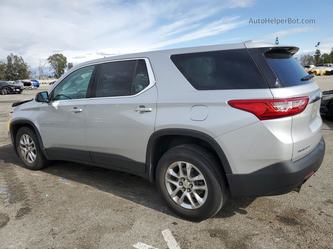 2020 Chevrolet Traverse Ls Silver vin: 1GNERFKW4LJ208582