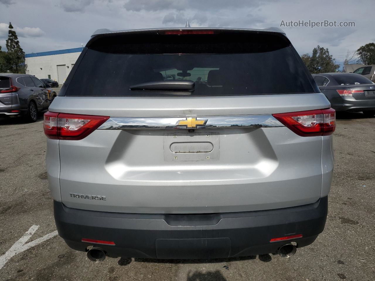 2020 Chevrolet Traverse Ls Silver vin: 1GNERFKW4LJ208582