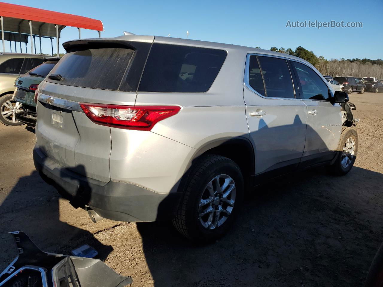 2020 Chevrolet Traverse Ls Серебряный vin: 1GNERFKW8LJ100353