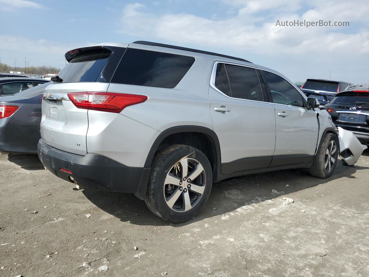 2020 Chevrolet Traverse Lt Серебряный vin: 1GNERHKW7LJ313015