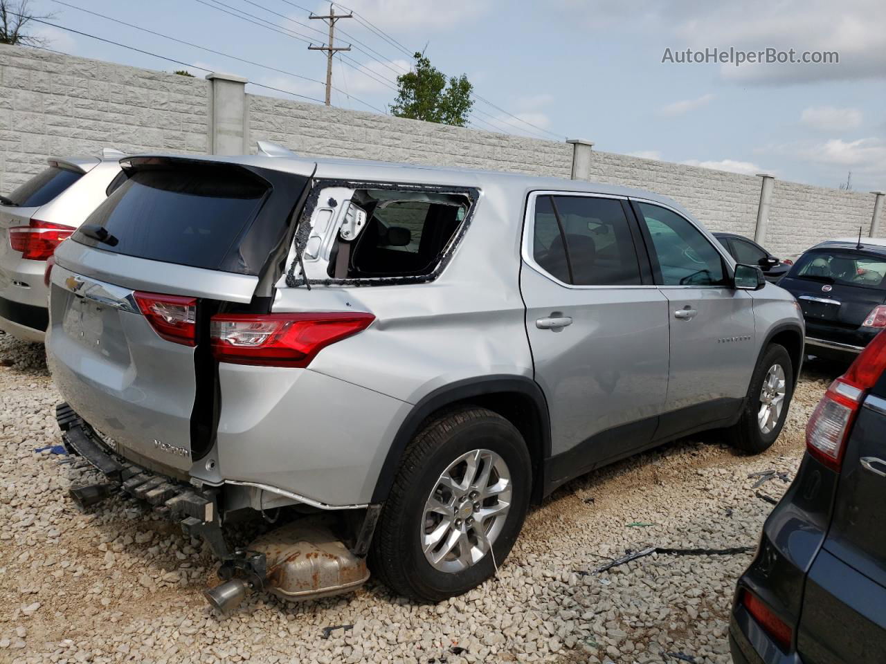 2020 Chevrolet Traverse Ls Silver vin: 1GNEVFKW9LJ314330