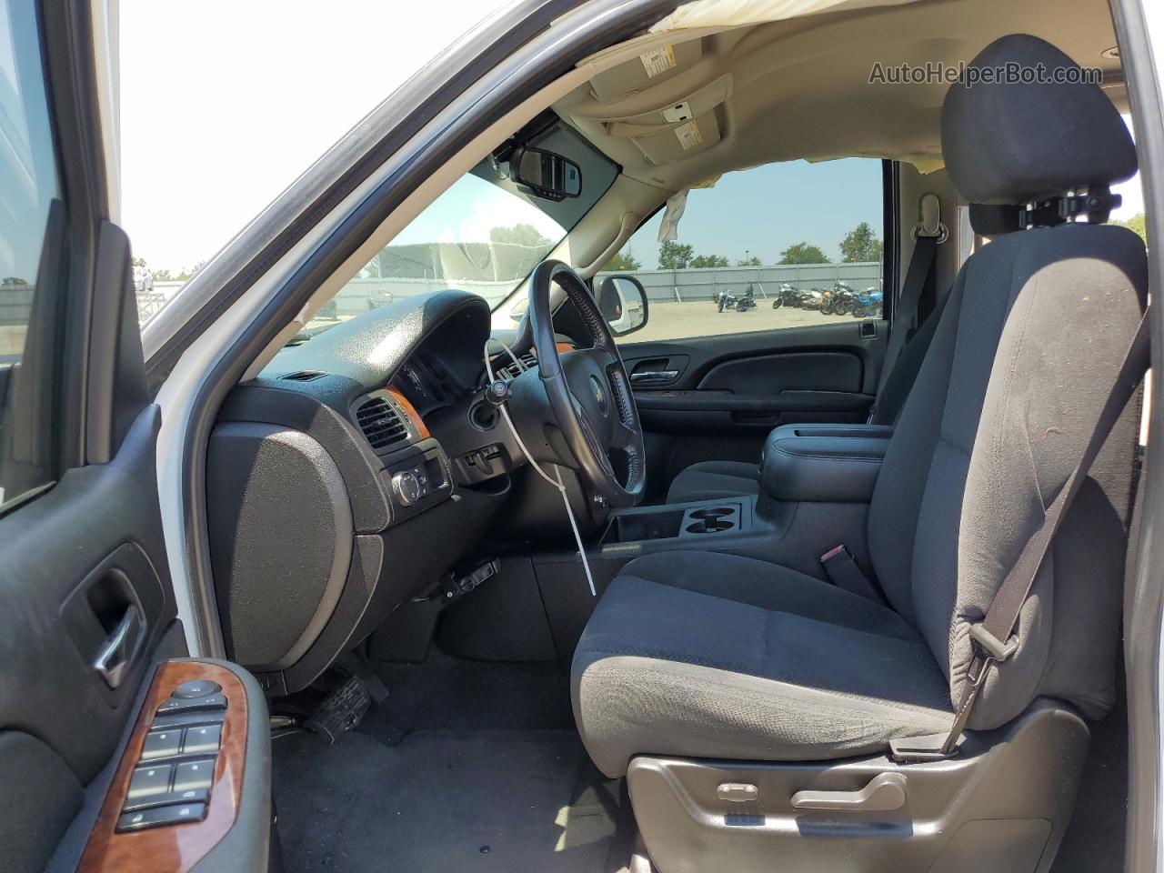 2007 Chevrolet Tahoe C1500 White vin: 1GNFC13047J104022