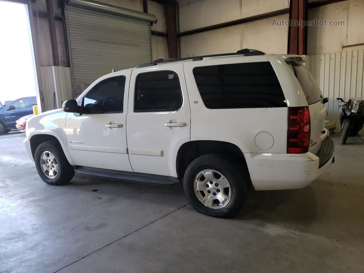 2007 Chevrolet Tahoe K1500 White vin: 1GNFK13057J400329