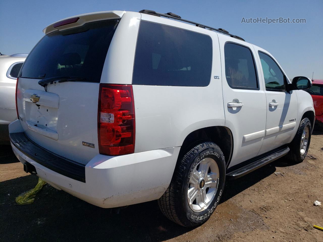 2007 Chevrolet Tahoe K1500 Белый vin: 1GNFK13067J244155