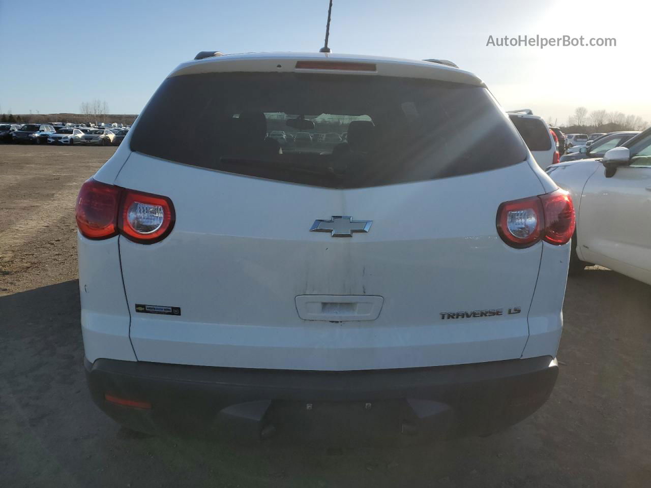 2011 Chevrolet Traverse Ls White vin: 1GNKREED0BJ173965