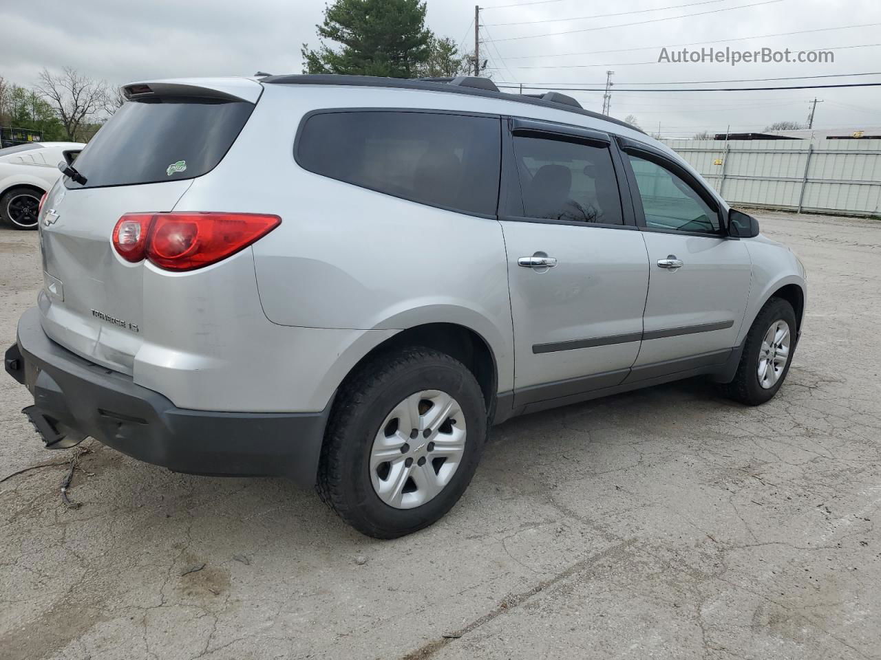 2011 Chevrolet Traverse Ls Silver vin: 1GNKREED6BJ126178