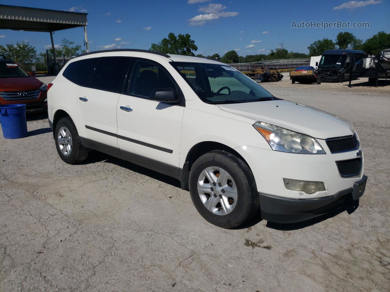 2012 Chevrolet Traverse Ls Белый vin: 1GNKREED7CJ305136