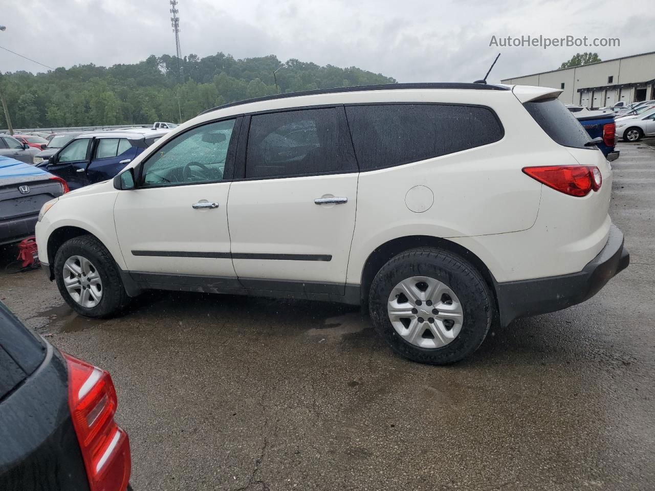 2012 Chevrolet Traverse Ls White vin: 1GNKREEDXCJ418336