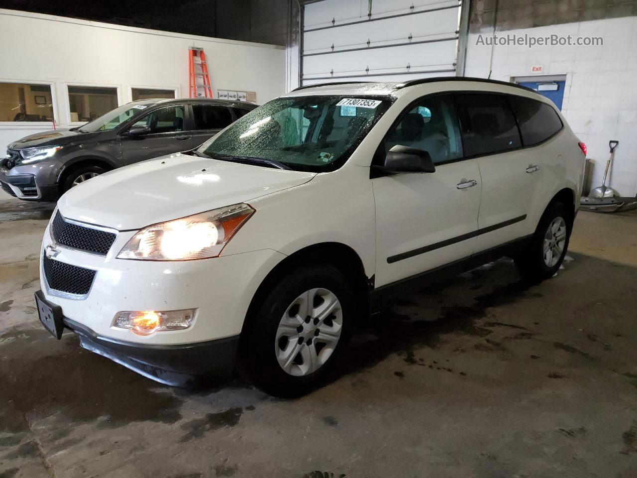 2011 Chevrolet Traverse Ls White vin: 1GNKRFED0BJ306892