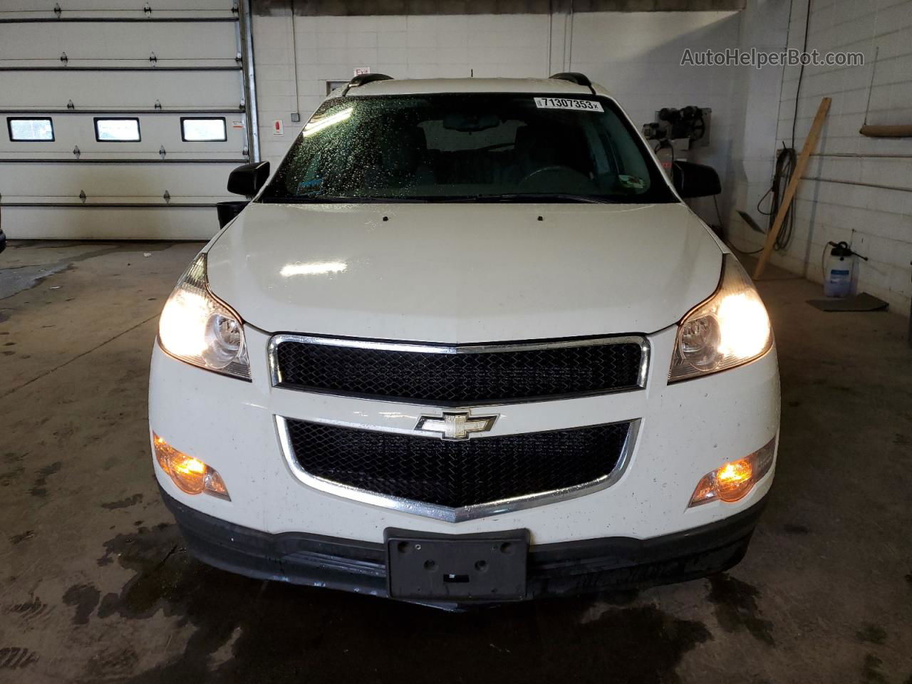 2011 Chevrolet Traverse Ls White vin: 1GNKRFED0BJ306892