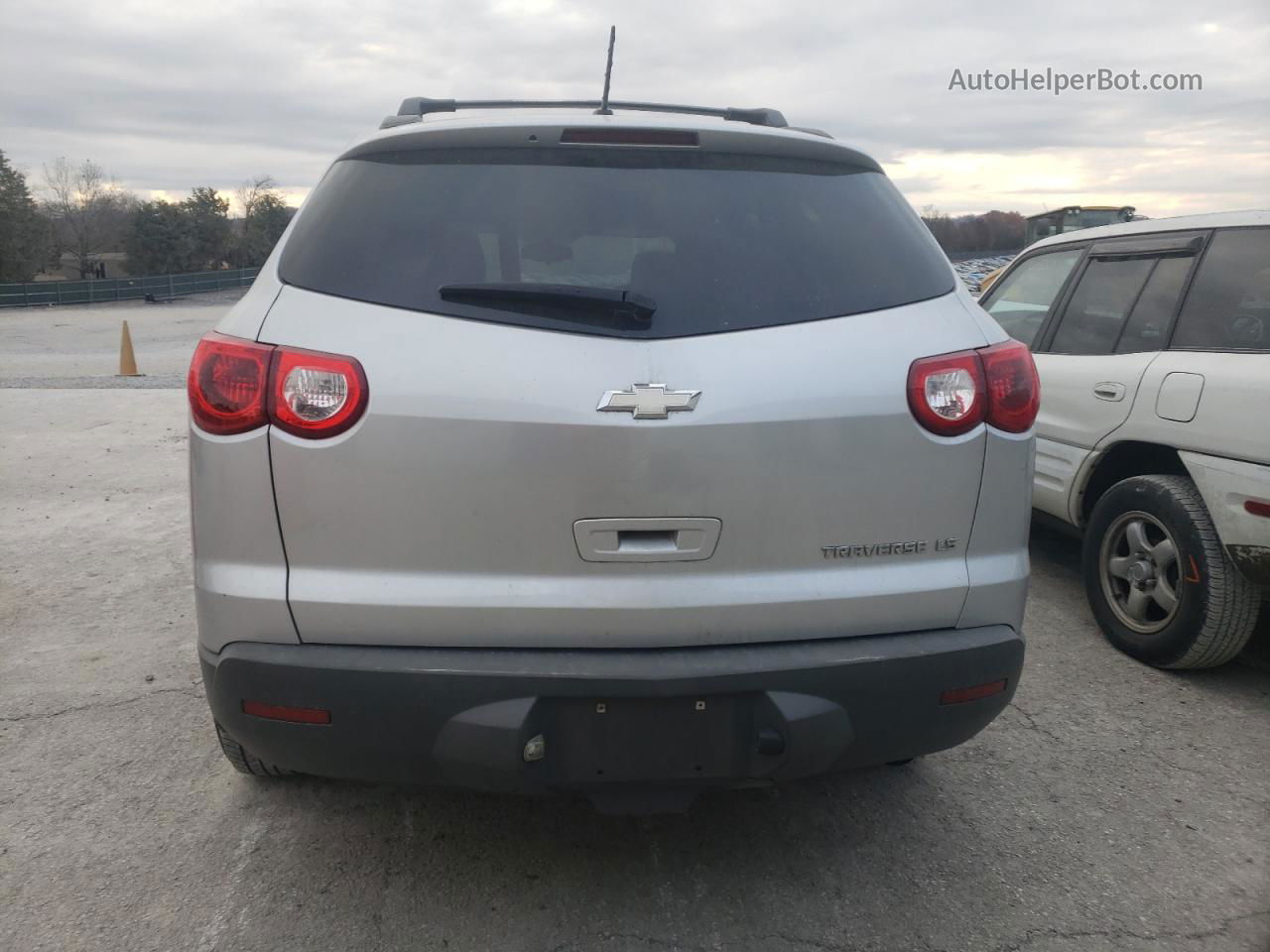 2012 Chevrolet Traverse Ls Silver vin: 1GNKRFED0CJ275709