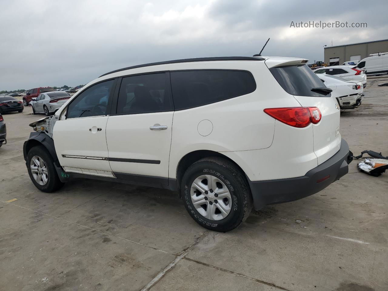 2012 Chevrolet Traverse Ls White vin: 1GNKRFED3CJ416031