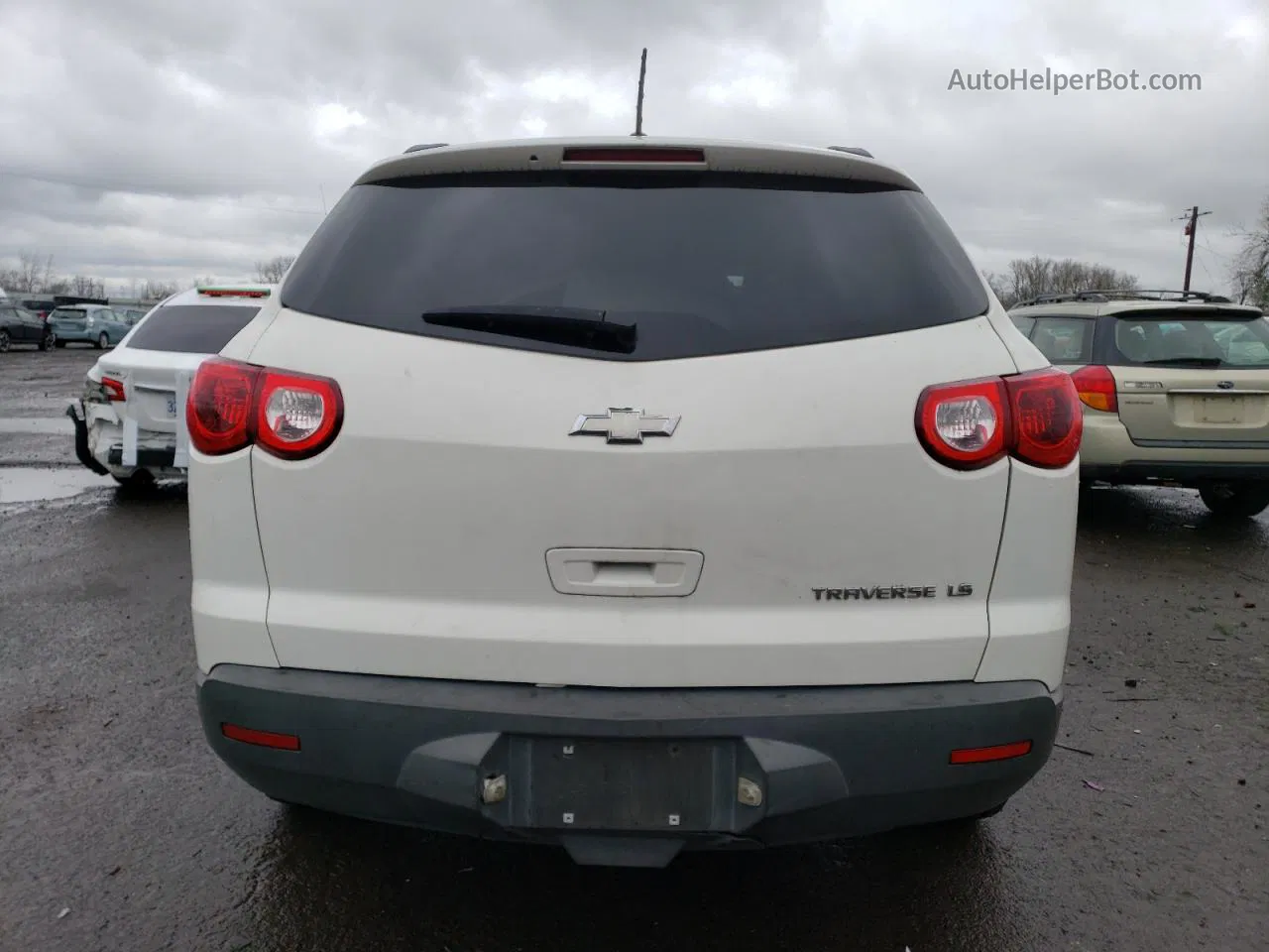 2012 Chevrolet Traverse Ls White vin: 1GNKRFED4CJ342859