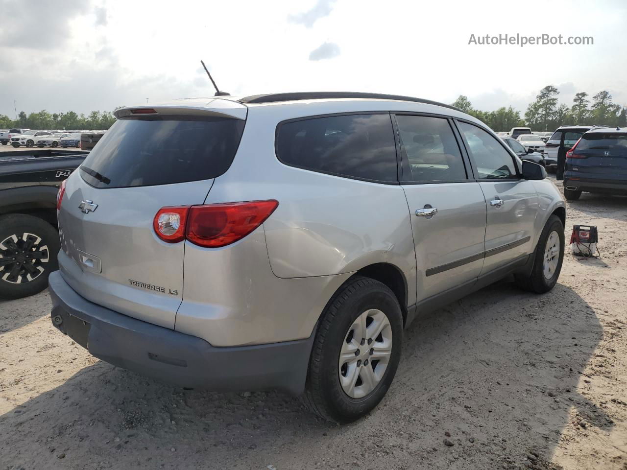 2012 Chevrolet Traverse Ls Silver vin: 1GNKRFED5CJ382240