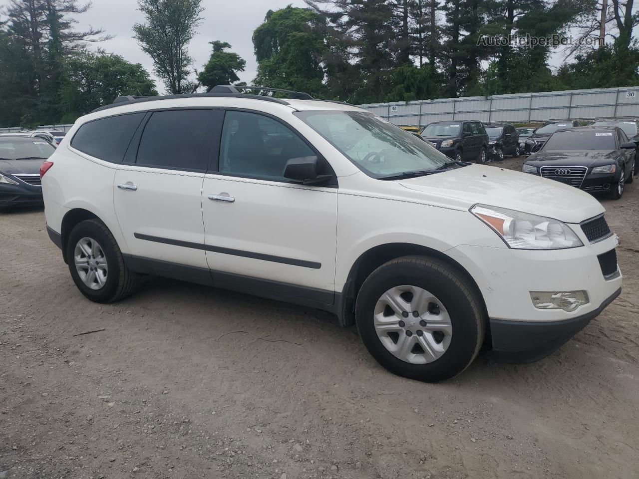 2012 Chevrolet Traverse Ls White vin: 1GNKRFEDXCJ197522