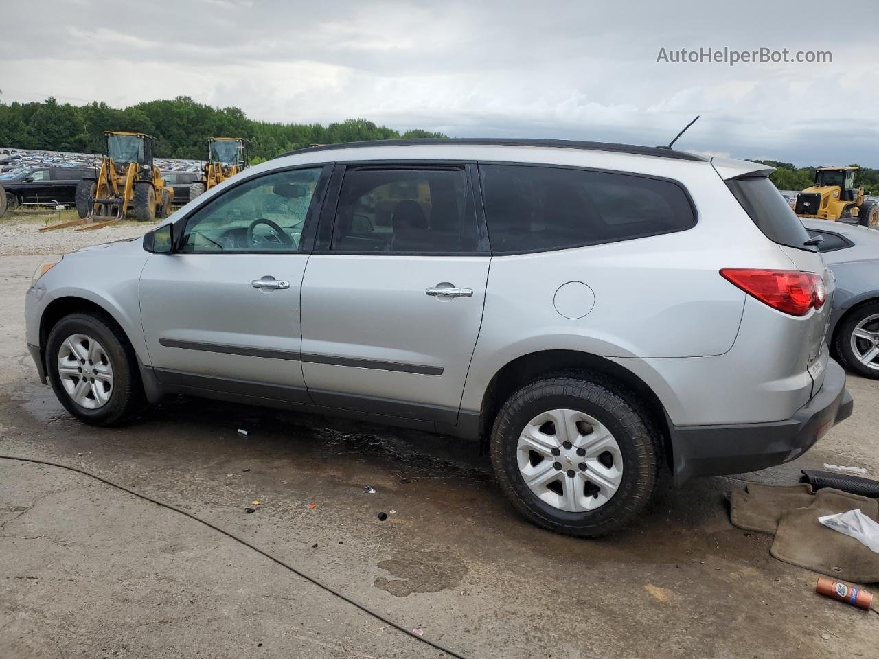 2011 Chevrolet Traverse Ls Silver vin: 1GNKVEED2BJ228413