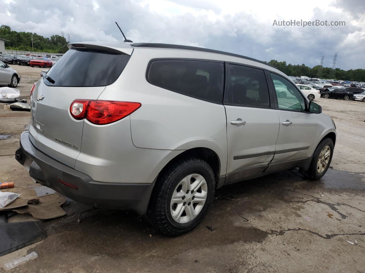 2011 Chevrolet Traverse Ls Silver vin: 1GNKVEED2BJ228413