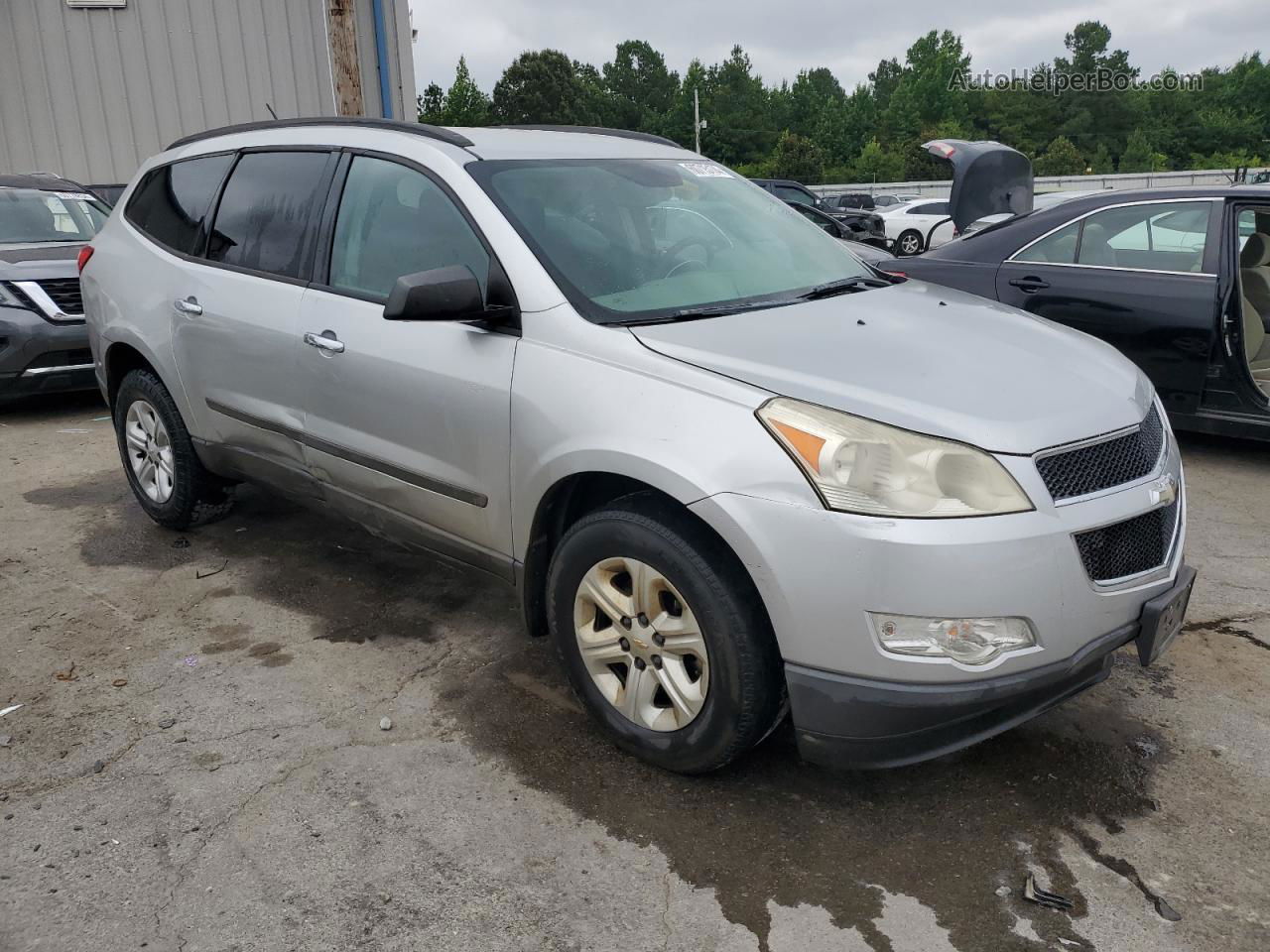 2011 Chevrolet Traverse Ls Silver vin: 1GNKVEED2BJ228413