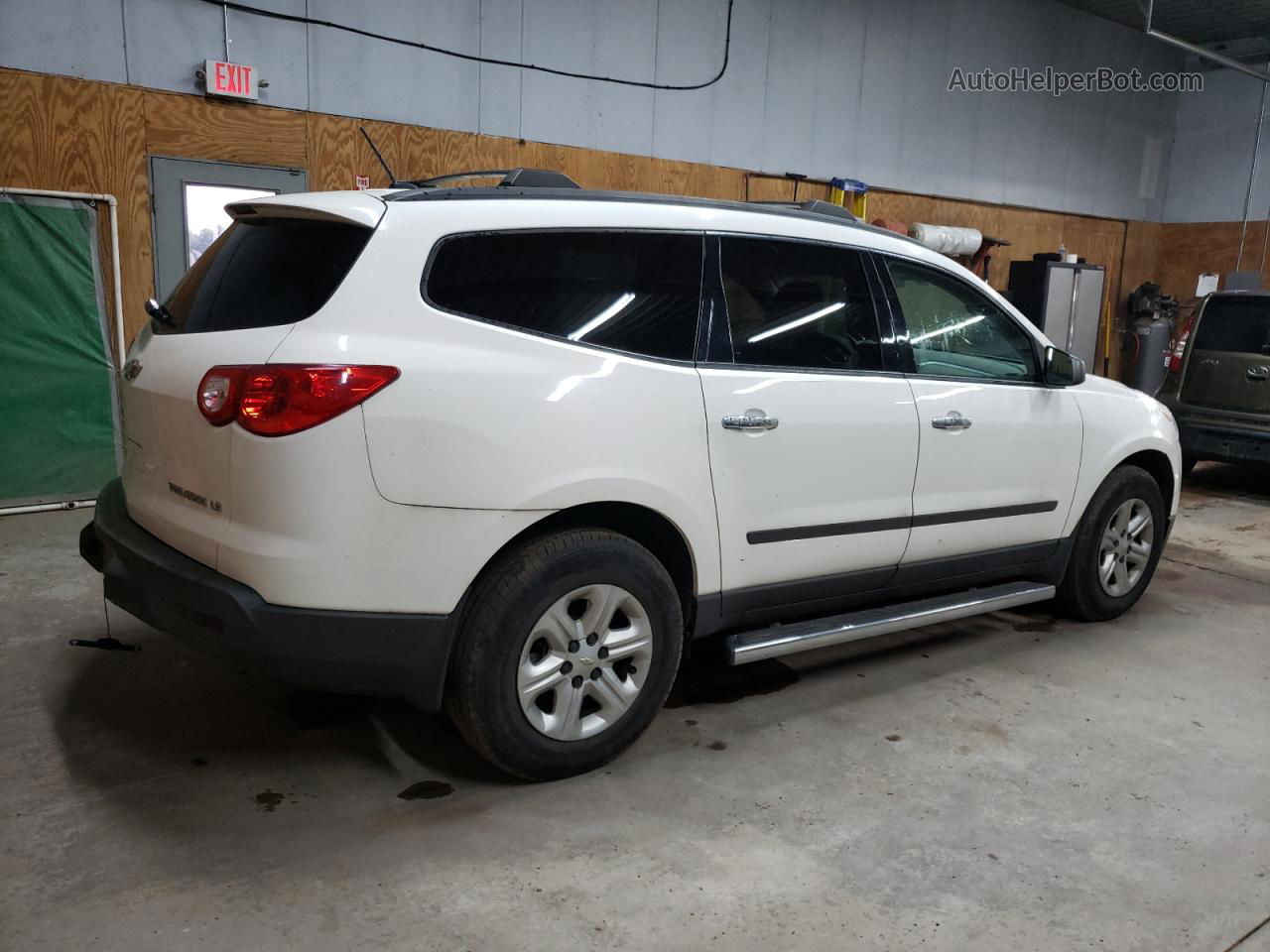 2012 Chevrolet Traverse Ls White vin: 1GNKVEED2CJ325404