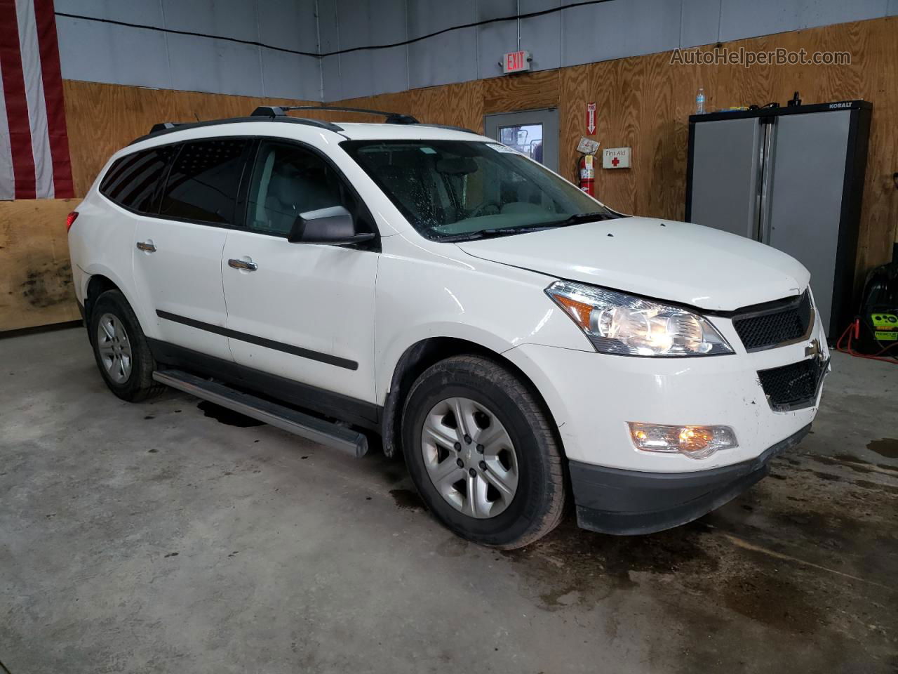 2012 Chevrolet Traverse Ls White vin: 1GNKVEED2CJ325404