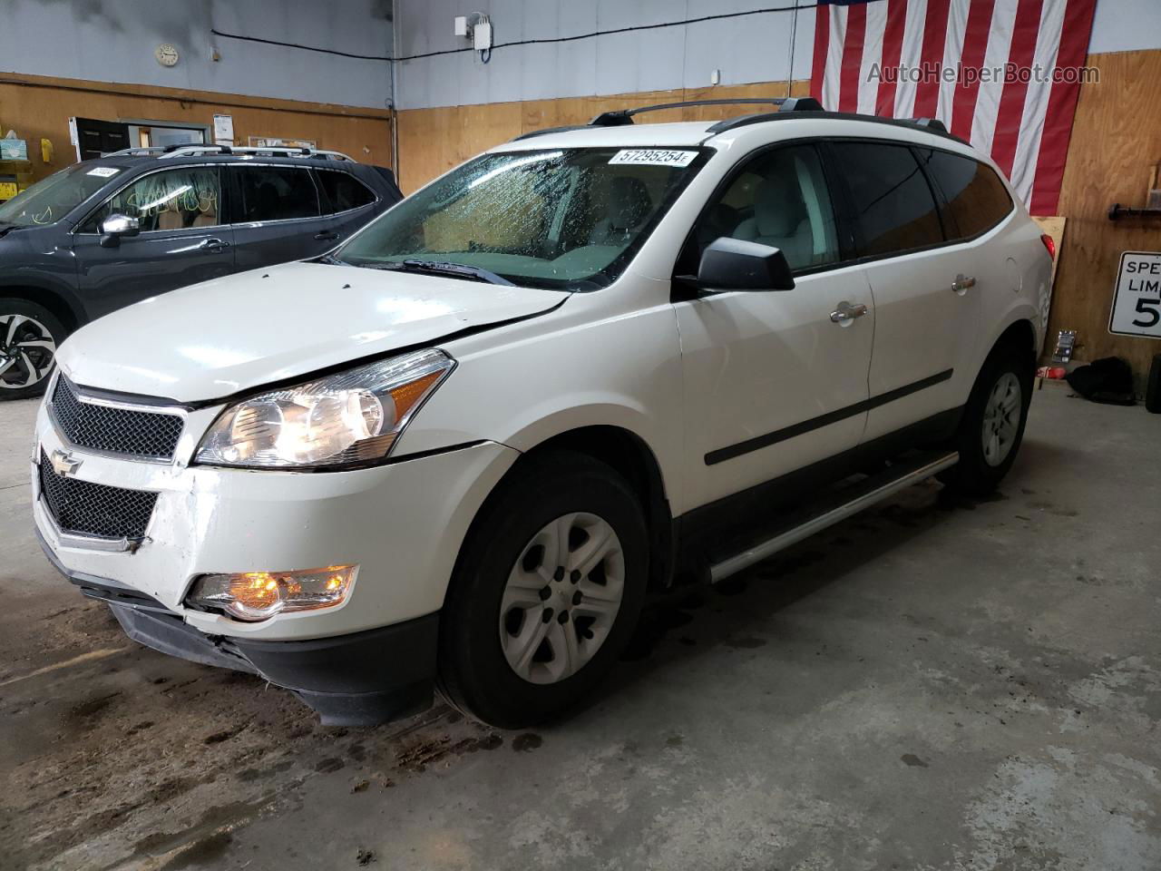 2012 Chevrolet Traverse Ls White vin: 1GNKVEED2CJ325404