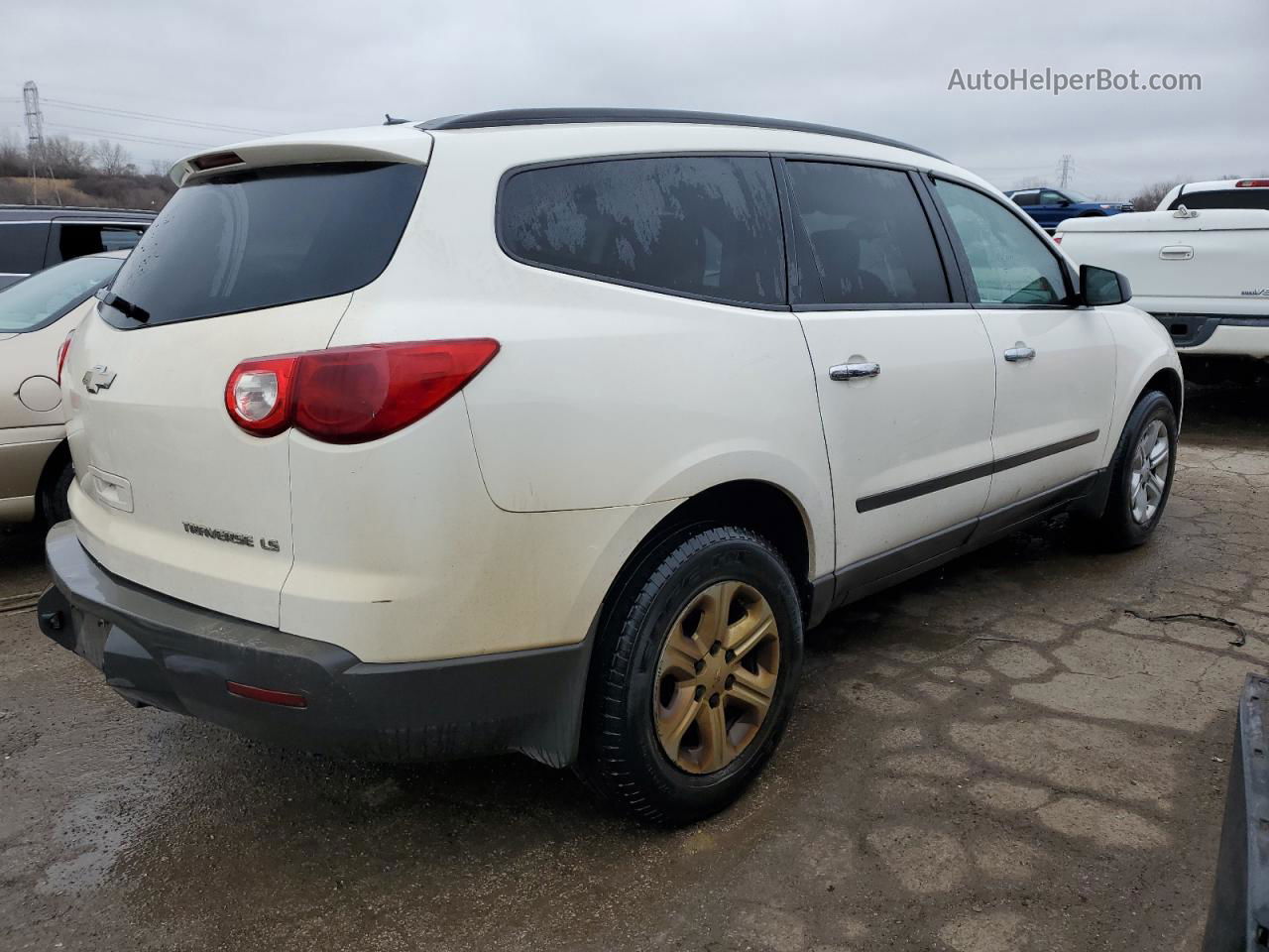 2011 Chevrolet Traverse Ls White vin: 1GNKVEED3BJ222541