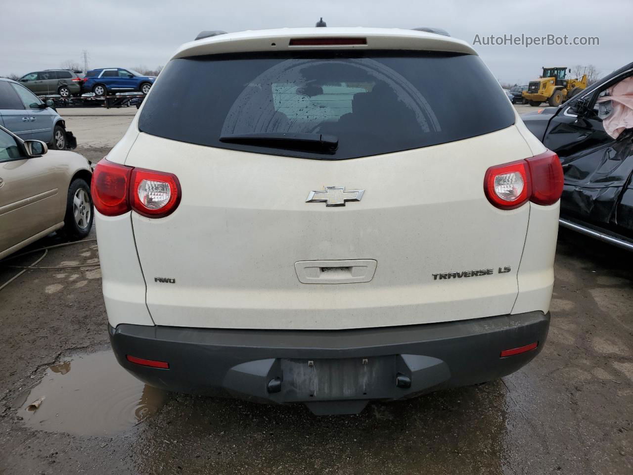 2011 Chevrolet Traverse Ls White vin: 1GNKVEED3BJ222541