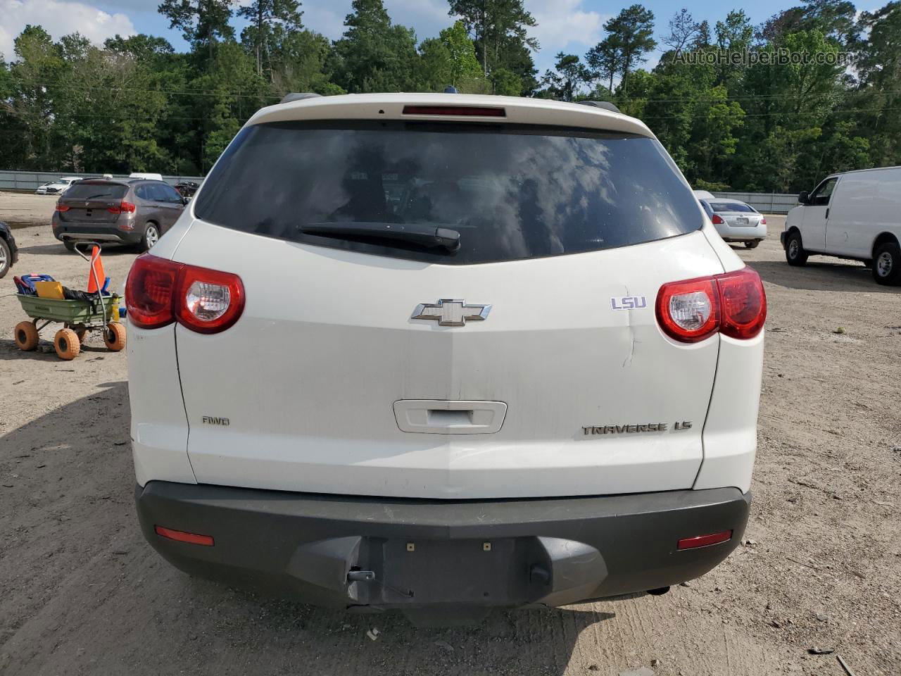 2012 Chevrolet Traverse Ls White vin: 1GNKVEED3CJ418173