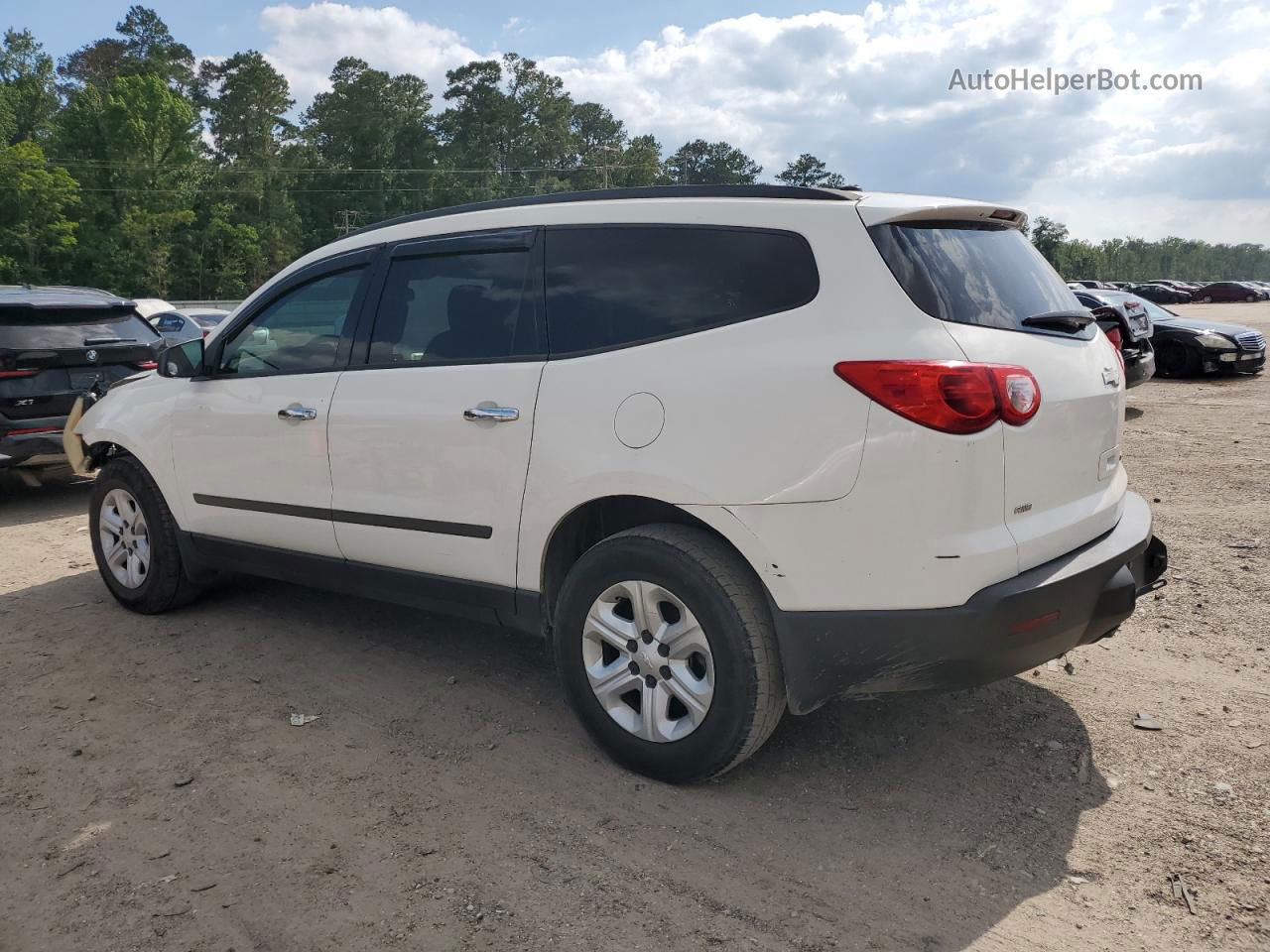 2012 Chevrolet Traverse Ls White vin: 1GNKVEED3CJ418173