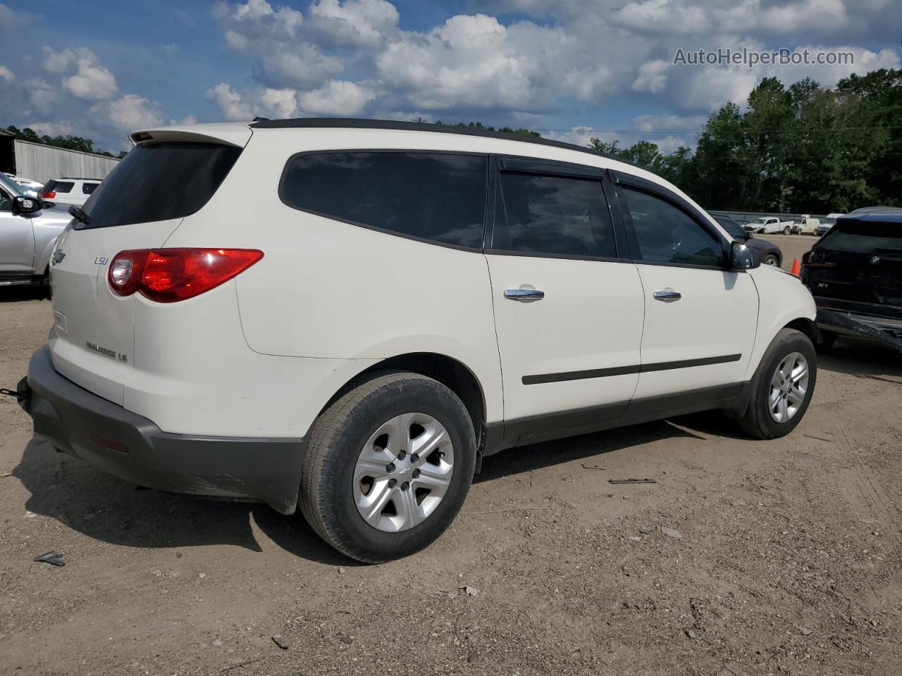 2012 Chevrolet Traverse Ls White vin: 1GNKVEED3CJ418173