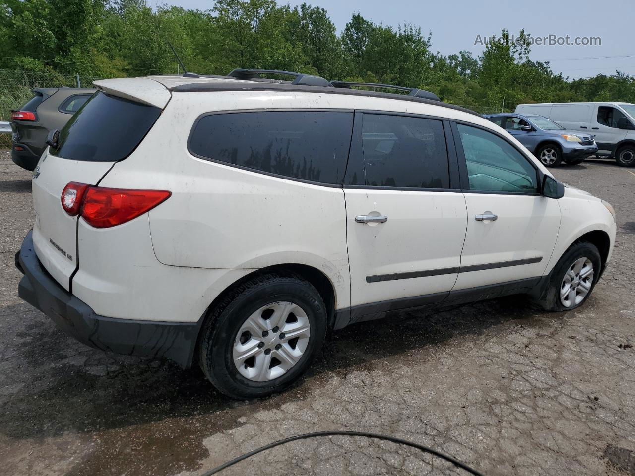 2011 Chevrolet Traverse Ls White vin: 1GNKVEED6BJ110493