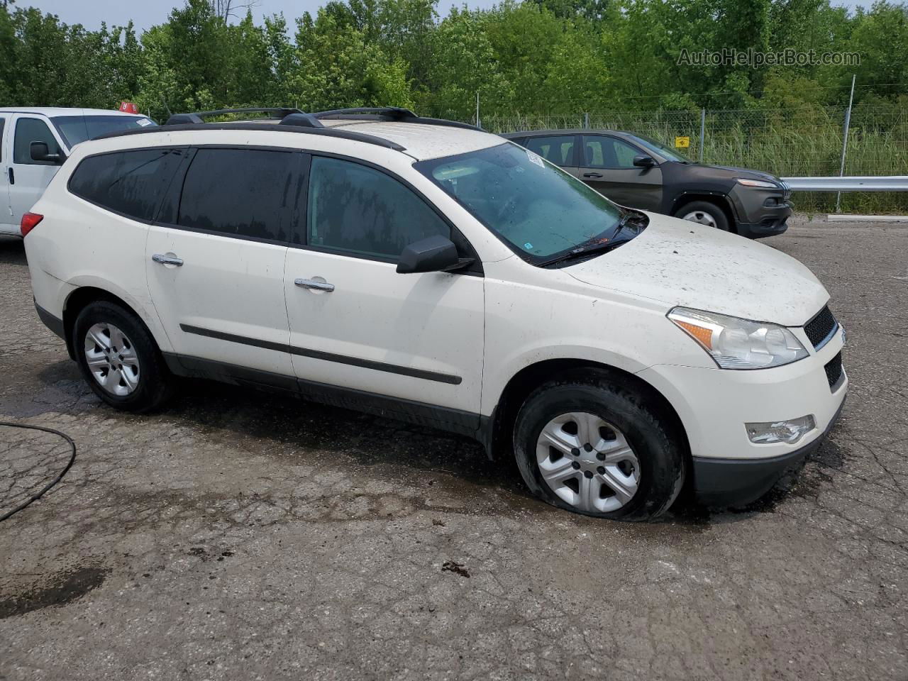 2011 Chevrolet Traverse Ls White vin: 1GNKVEED6BJ110493