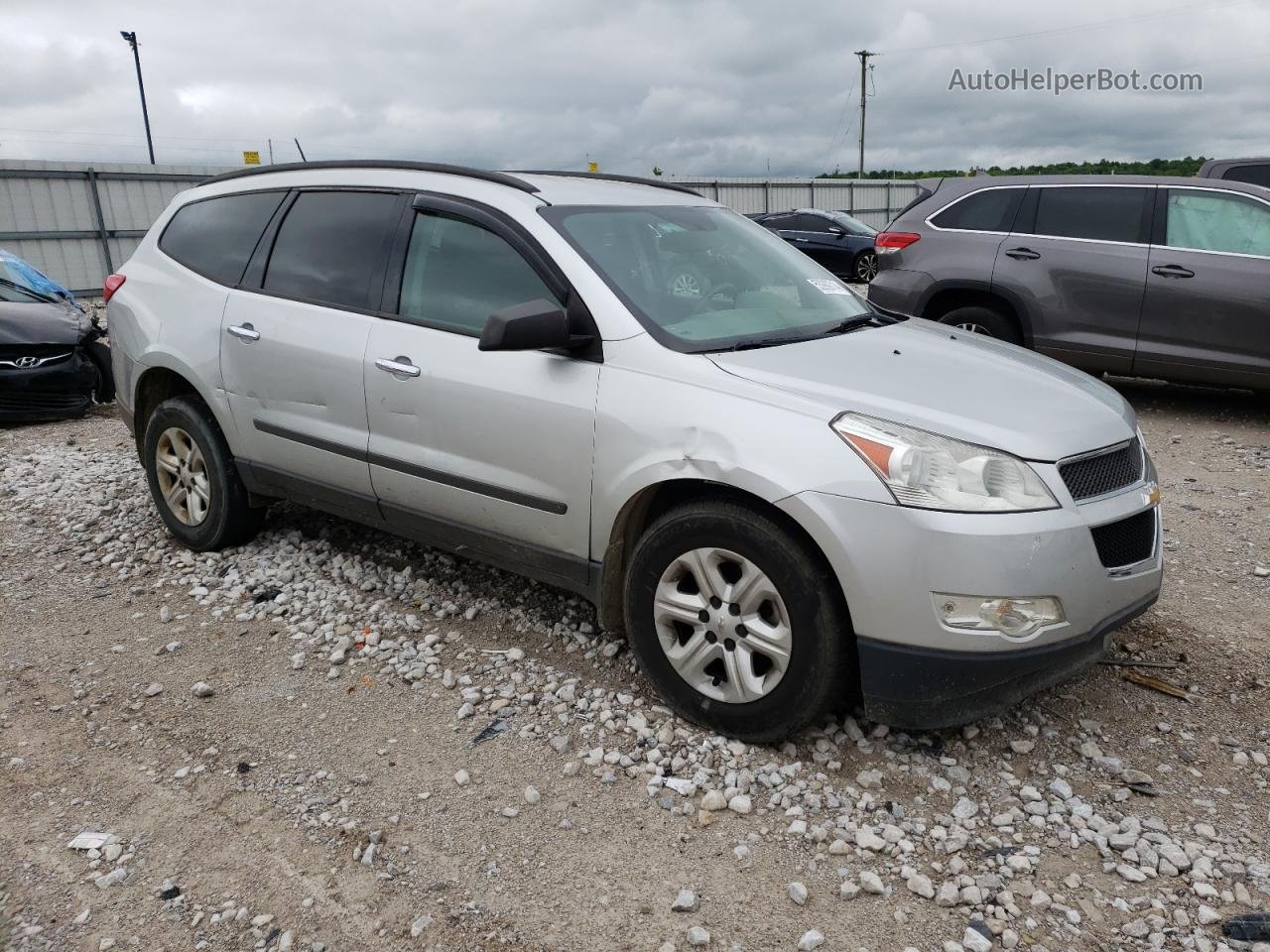 2011 Chevrolet Traverse Ls Silver vin: 1GNKVEEDXBJ273888