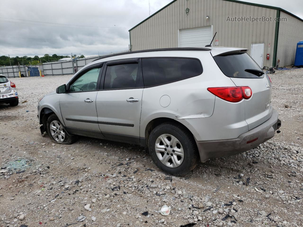 2011 Chevrolet Traverse Ls Серебряный vin: 1GNKVEEDXBJ273888