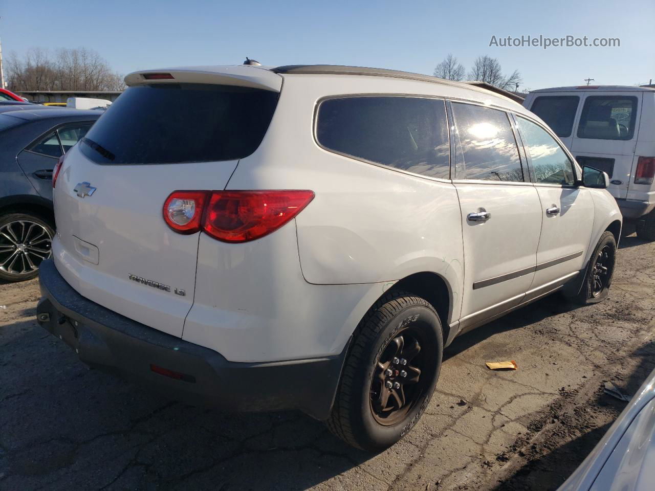 2012 Chevrolet Traverse Ls White vin: 1GNKVFED2CJ369957