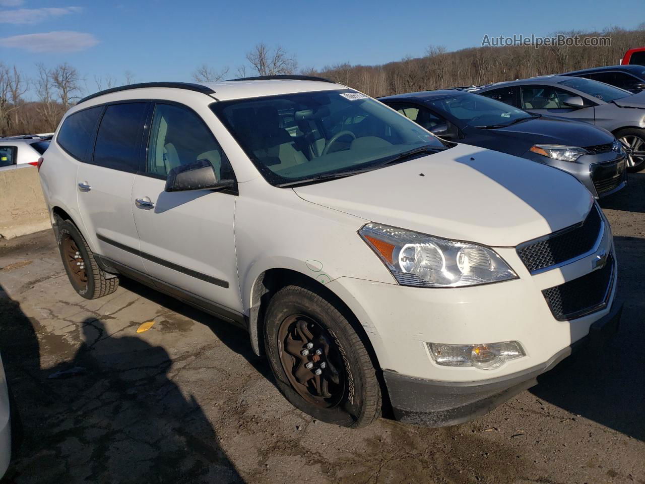 2012 Chevrolet Traverse Ls White vin: 1GNKVFED2CJ369957