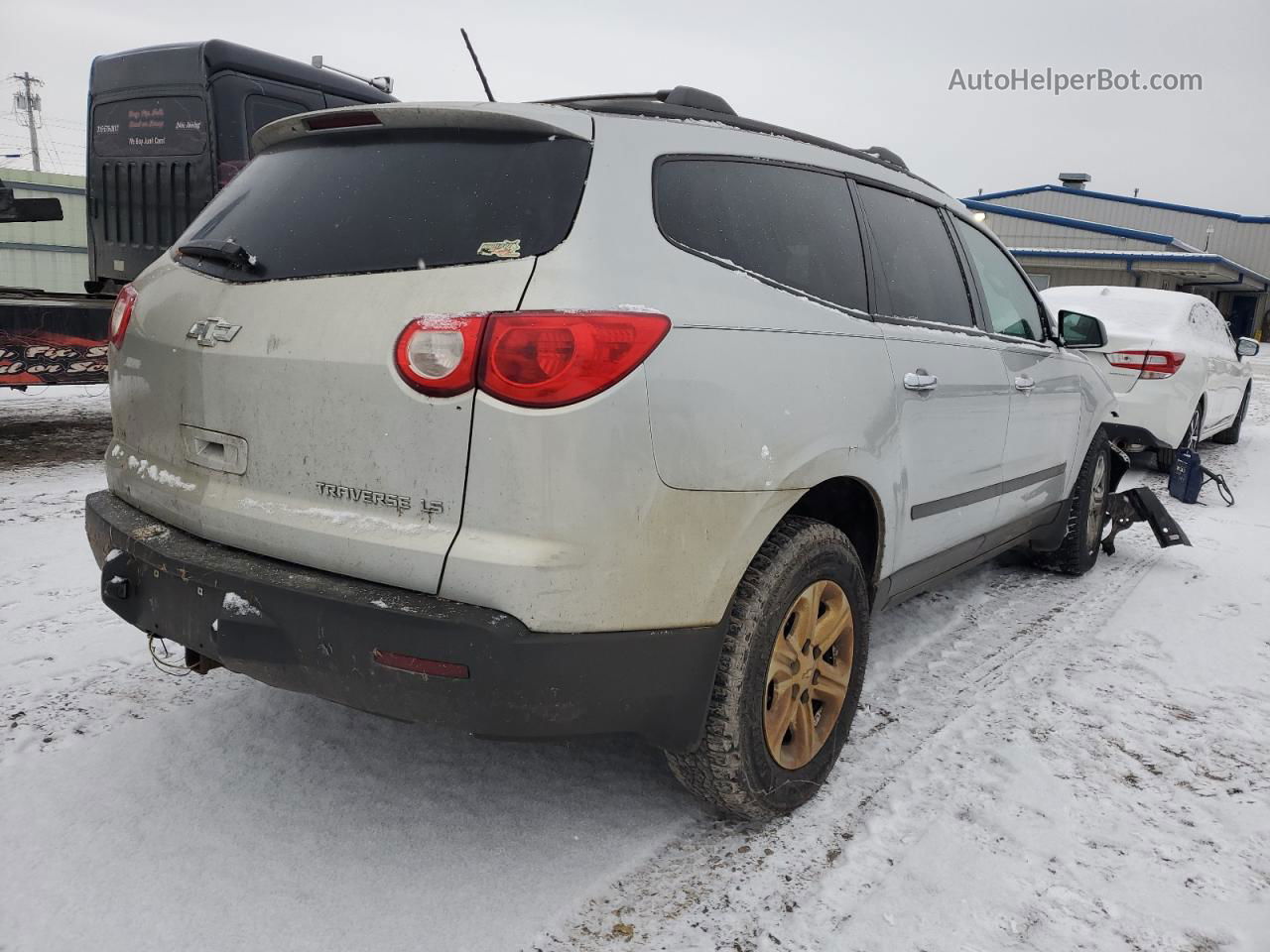 2011 Chevrolet Traverse Ls Серебряный vin: 1GNKVFED4BJ156152