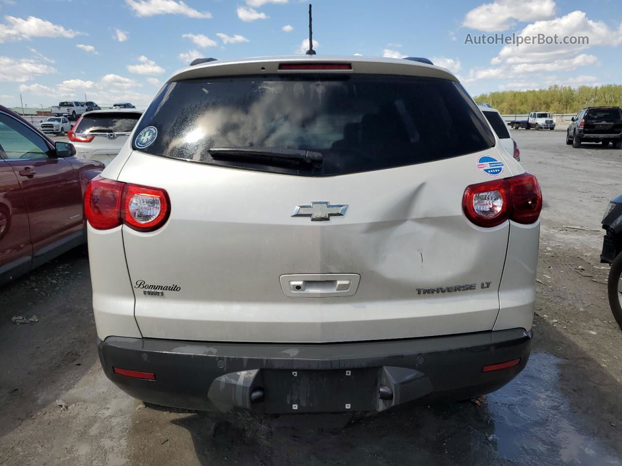 2011 Chevrolet Traverse Lt White vin: 1GNKVJED9BJ266438