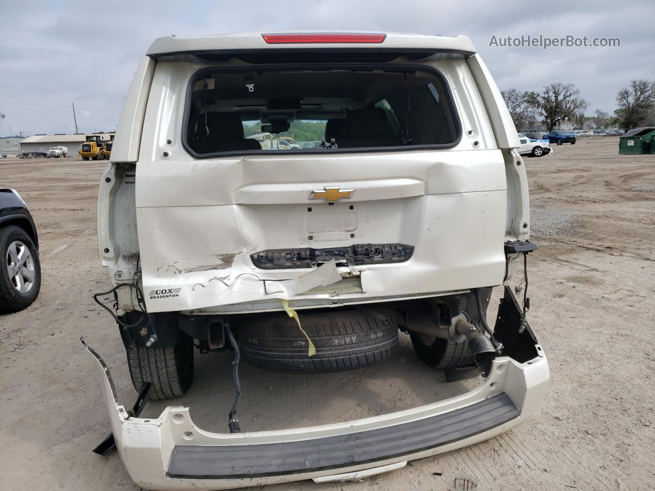 2015 Chevrolet Tahoe C1500 Lt White vin: 1GNSCBKC0FR740470