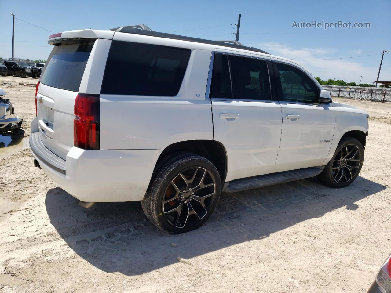 2015 Chevrolet Tahoe C1500 Lt Белый vin: 1GNSCBKC8FR510126