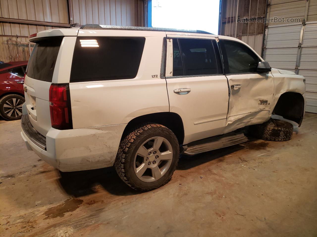 2015 Chevrolet Tahoe C1500 Ltz White vin: 1GNSCCKC4FR131730